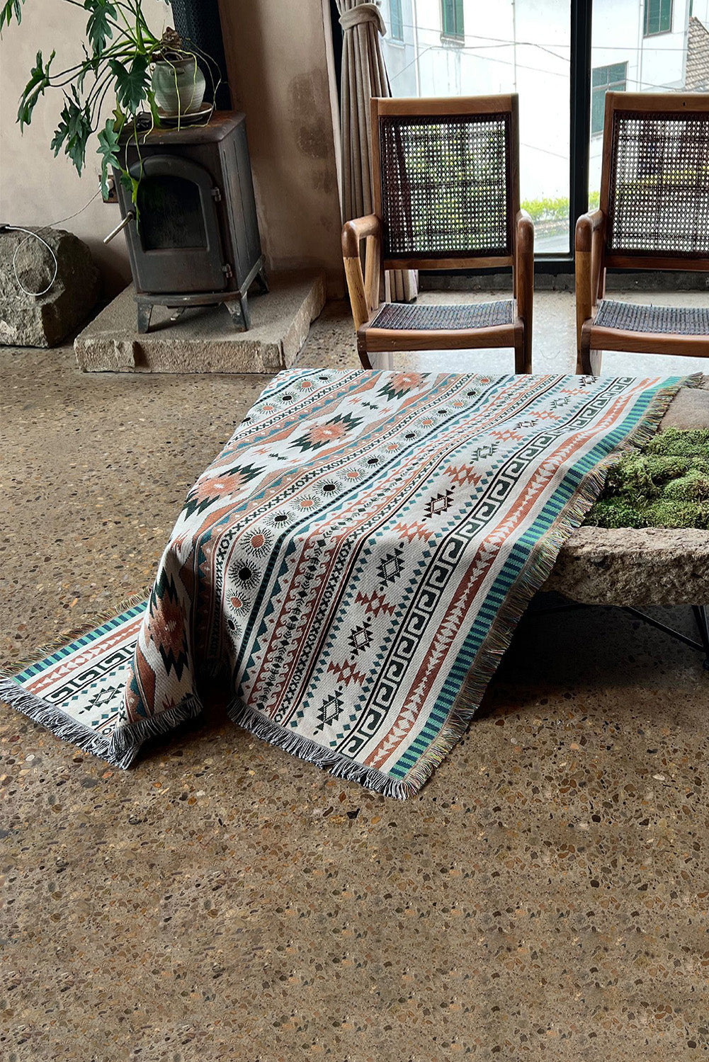 Bright White 130*160 Geometric Print Tassel Blanket