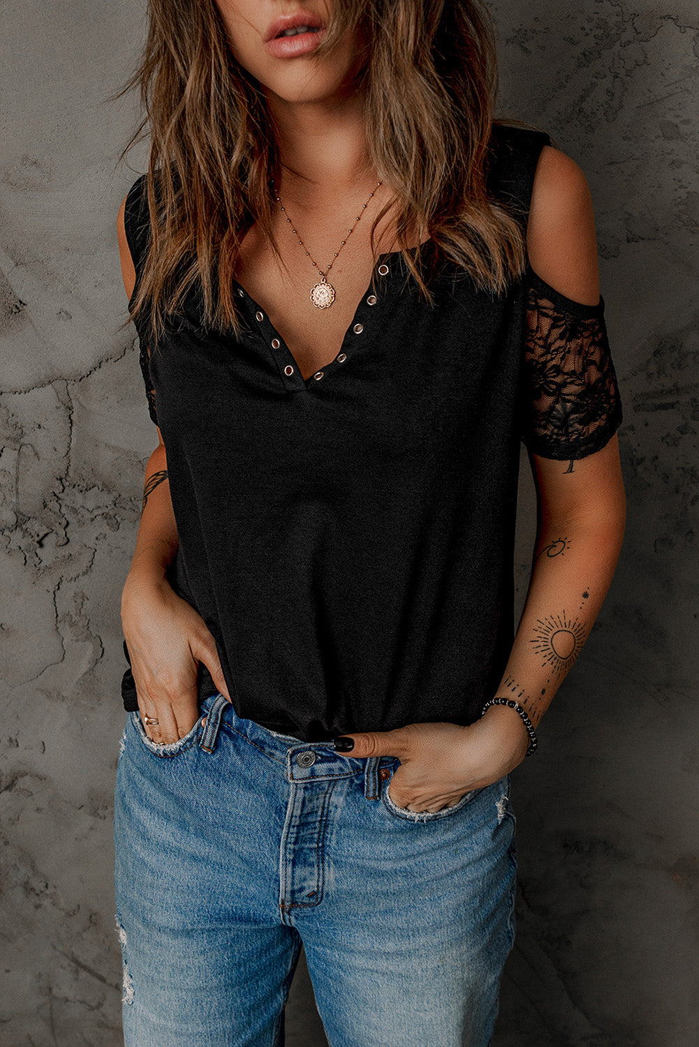 Quarter Snap Spliced Lace Cold-Shoulder Top